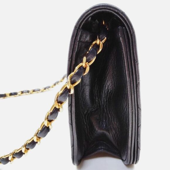 💎✨AUTHENTIC✨💎CHANEL Shoulder Bag Black - Picture 2 of 8